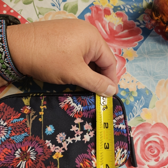 NWOT Vera Bradley Wristlet, Midnight Wild Flowers Pattern - Picture 6 of 7